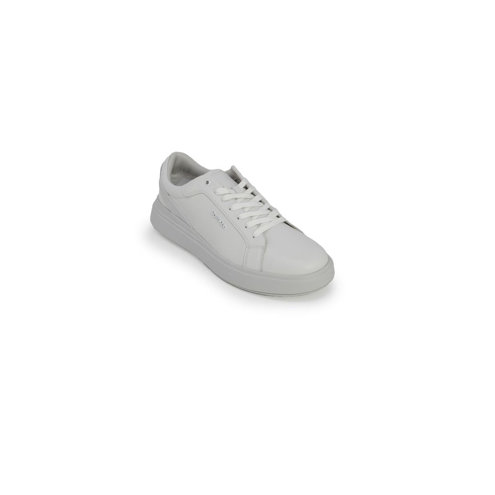 Calvin Klein gray leather sneaker for men with classic low-top design and lace-up fastening, suitable for casual and formal occasions.