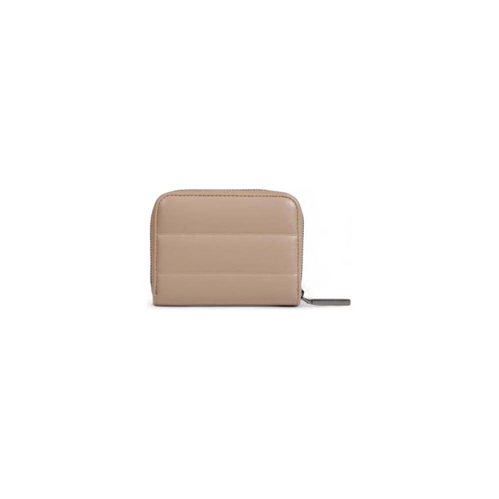 Calvin Klein gray artificial leather women's wallet, Fall/Winter collection, 100% faux leather, compact design, stylish accessory.
