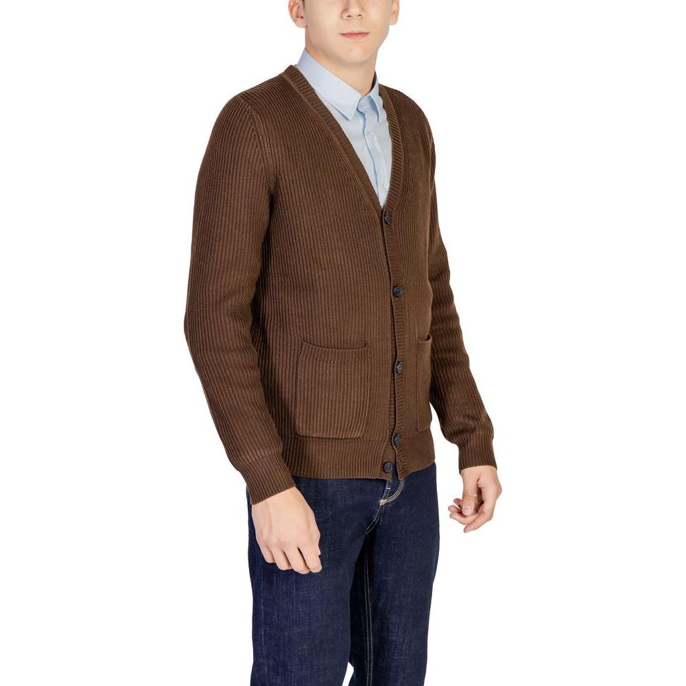 Man wearing Antony Morato brown polyester cardigan, men's fall/winter knitwear, 54% polyester blend with buttons, side view.