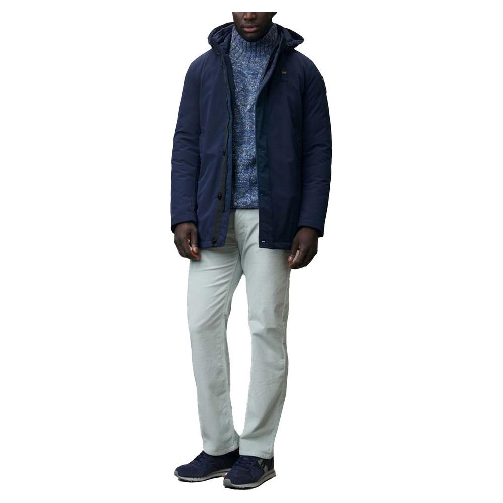 Man wearing Blauer blue polyethylene jacket for fall/winter collection, composed of polyurethane, polyamide, and elastane.