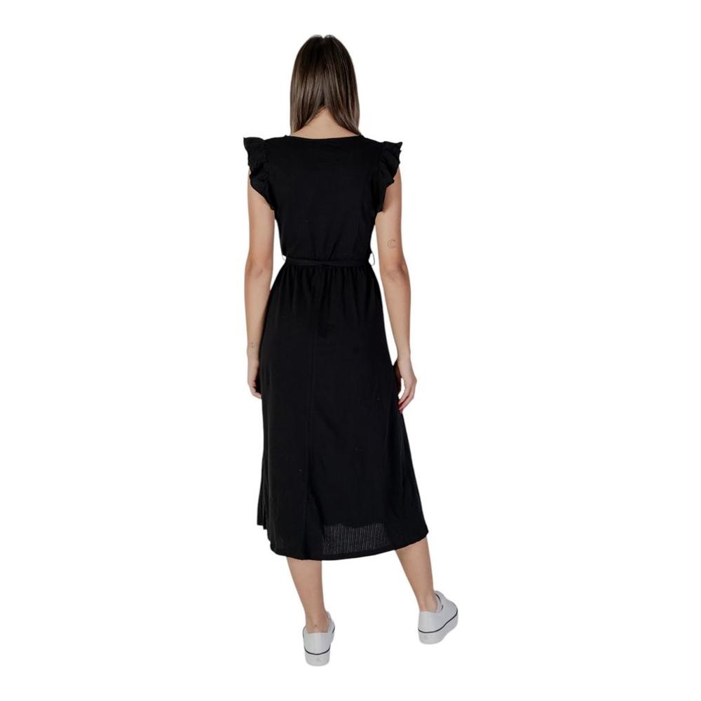 Rear view of B.Young black cotton dress for women, featuring ruffled sleeves and a spring/summer design, made of 100% cotton.