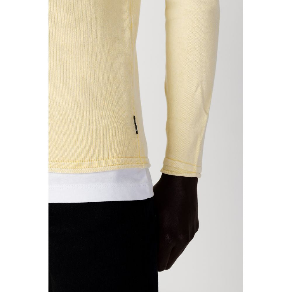 Close-up of Only & Sons yellow cotton T-shirt sleeve from the men's spring/summer collection.