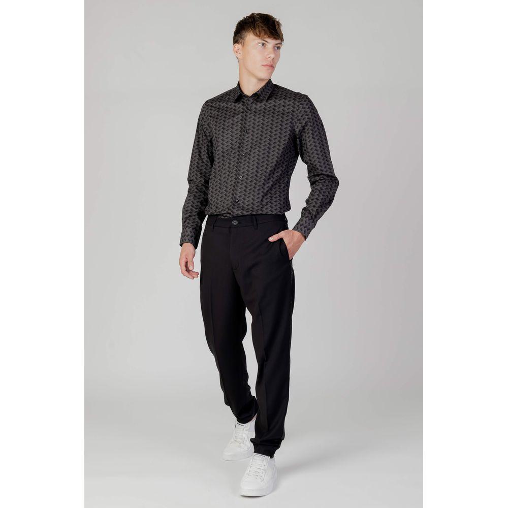 Antony Morato gray cotton shirt for men, long sleeve, autumn/winter collection, 100% cotton, model wearing shirt and black pants.