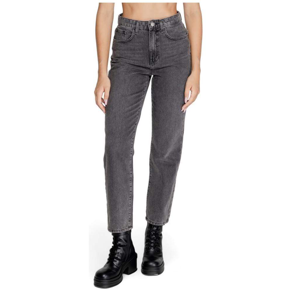 Women's gray cotton jeans from fall/winter collection, featuring a stylish fit and 100% cotton composition.