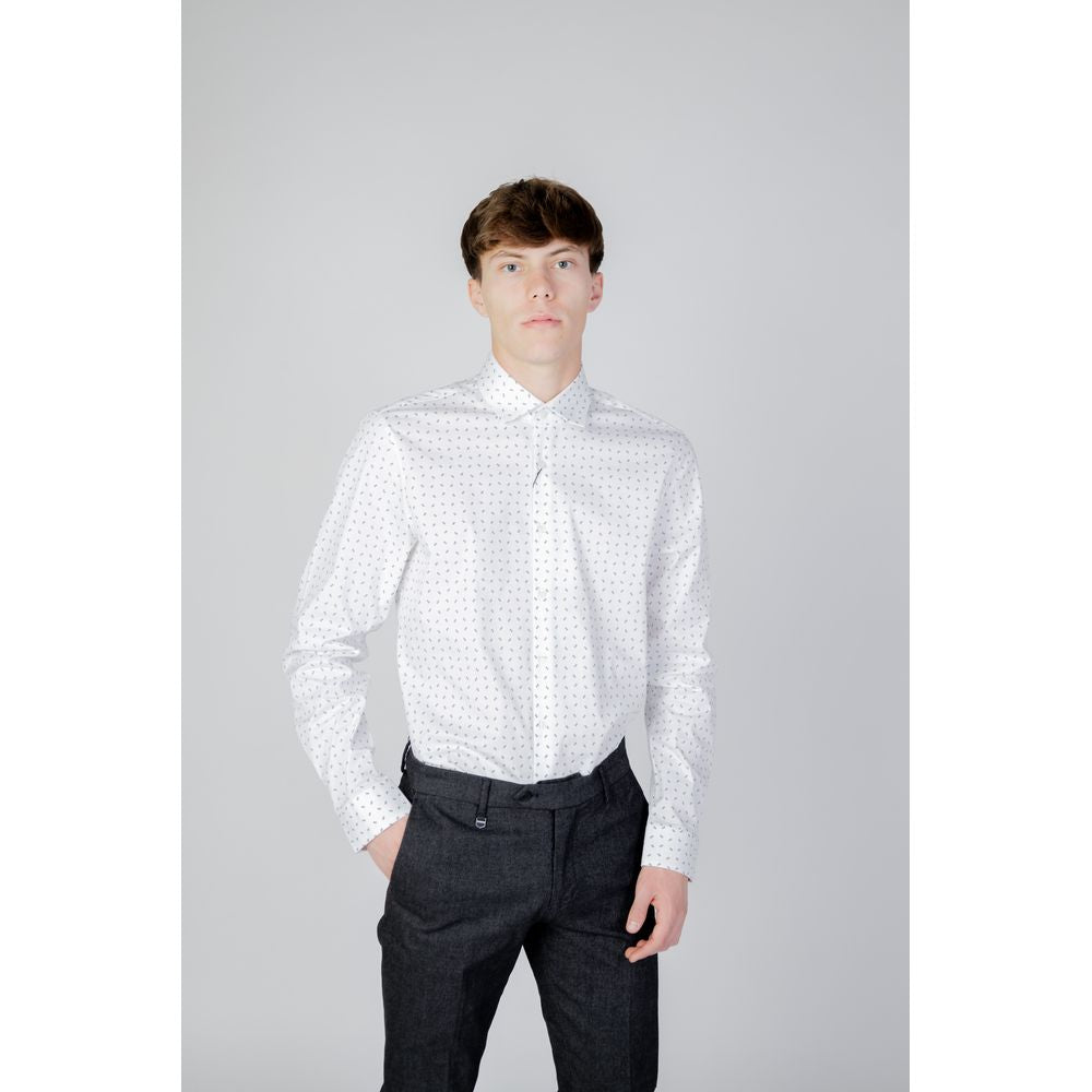 Men's long sleeve Calvin Klein white cotton shirt, Fall/Winter collection, modeled in stylish black pants.