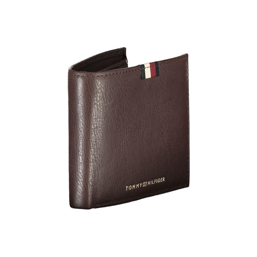 Tommy Hilfiger brown leather men's wallet with contrast detail, featuring multiple compartments for modern organization and style.