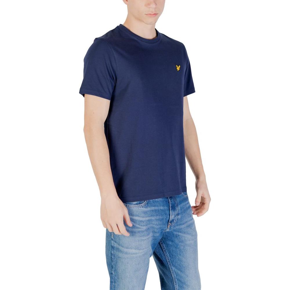 Male model wearing Lyle & Scott blue cotton T-shirt, short-sleeve, with casual jeans. Ideal for leisure or casual city outings.