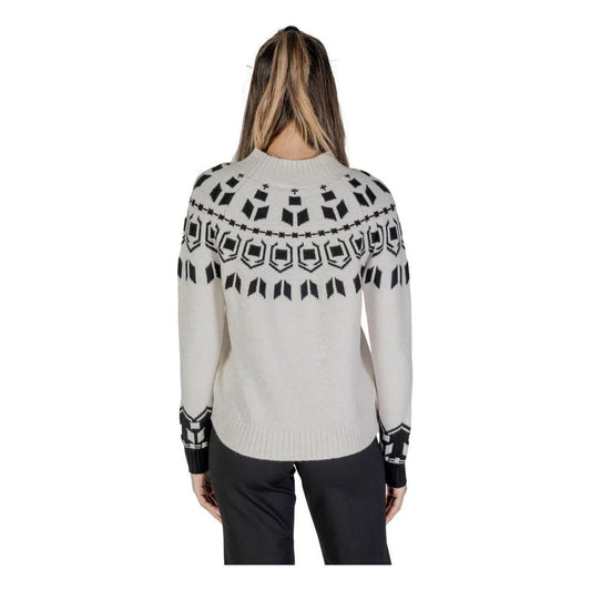 Back view of a woman wearing a Street One cream cotton sweater with black geometric pattern, part of the fall/winter women's knitwear collection.
