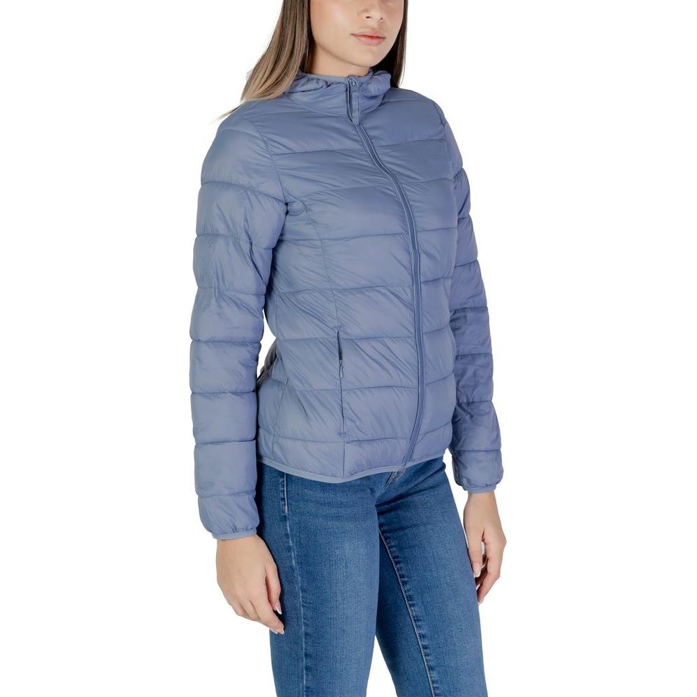 Front view with bag zipped and handles upright.