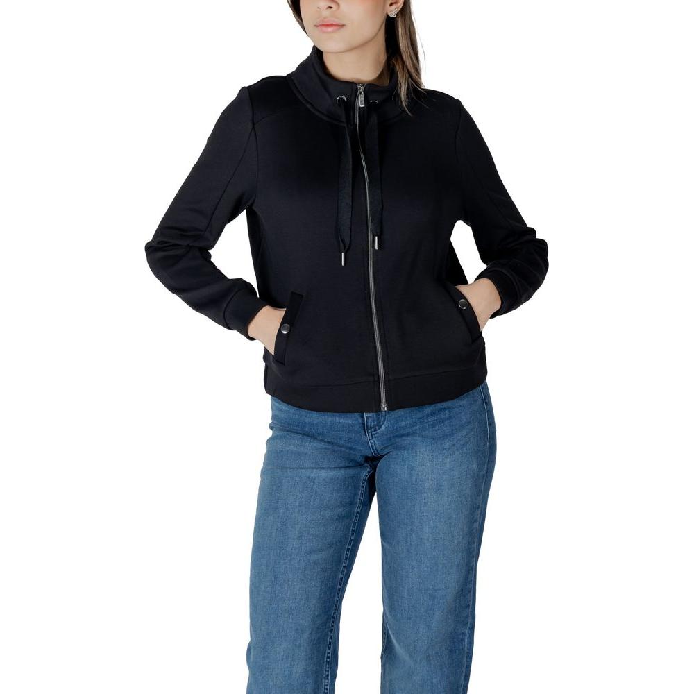 Front view with bag zipped and handles upright.