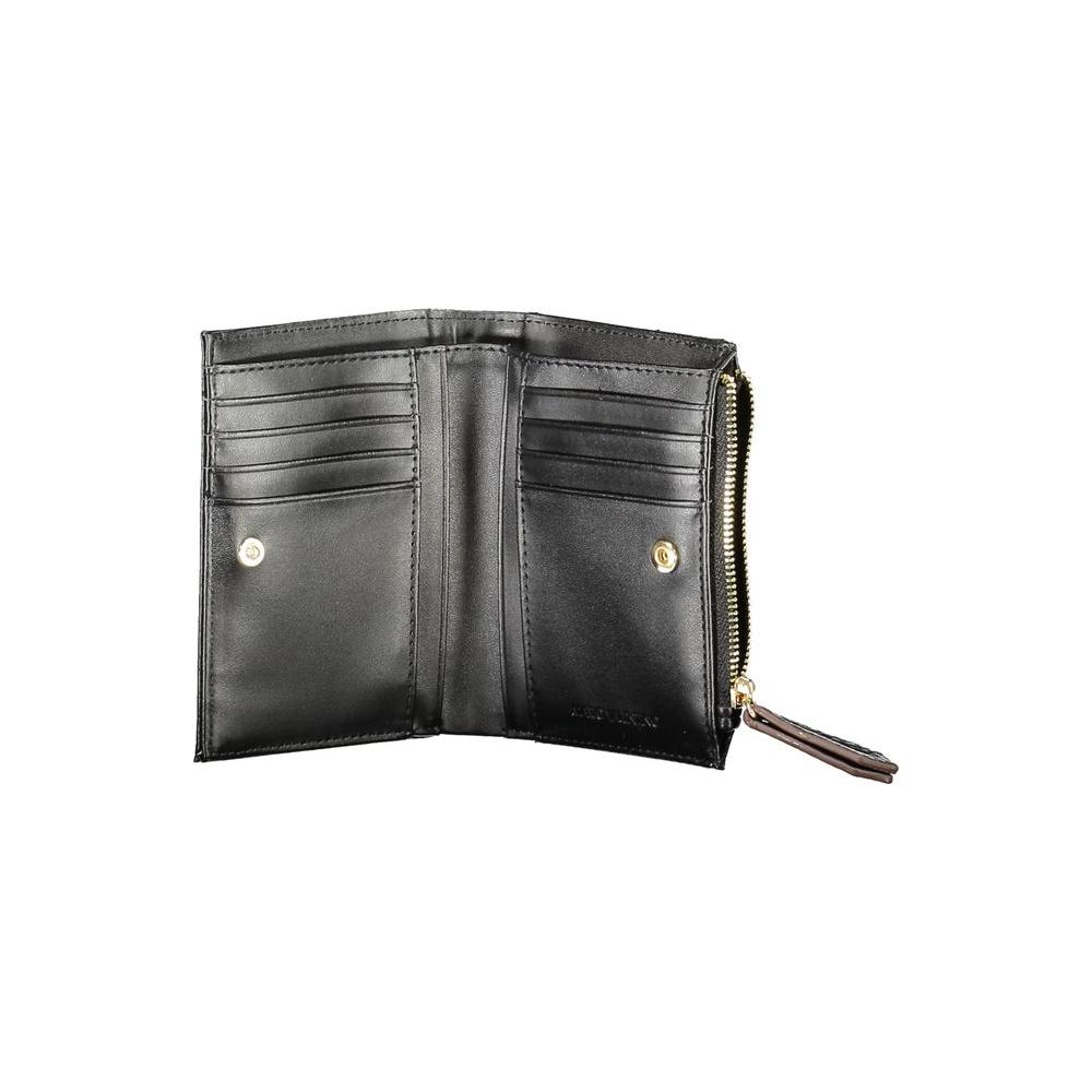 Front view with bag zipped and handles upright.