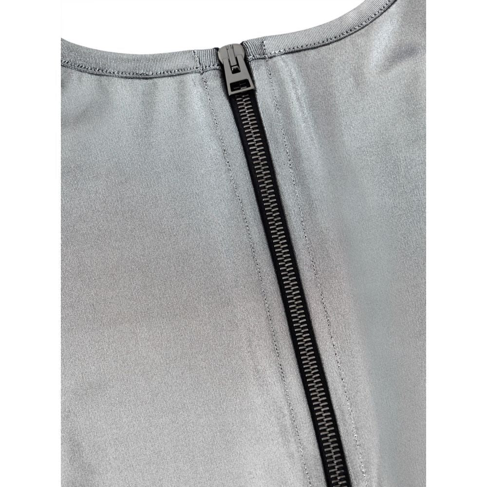 Front view with bag zipped and handles upright.