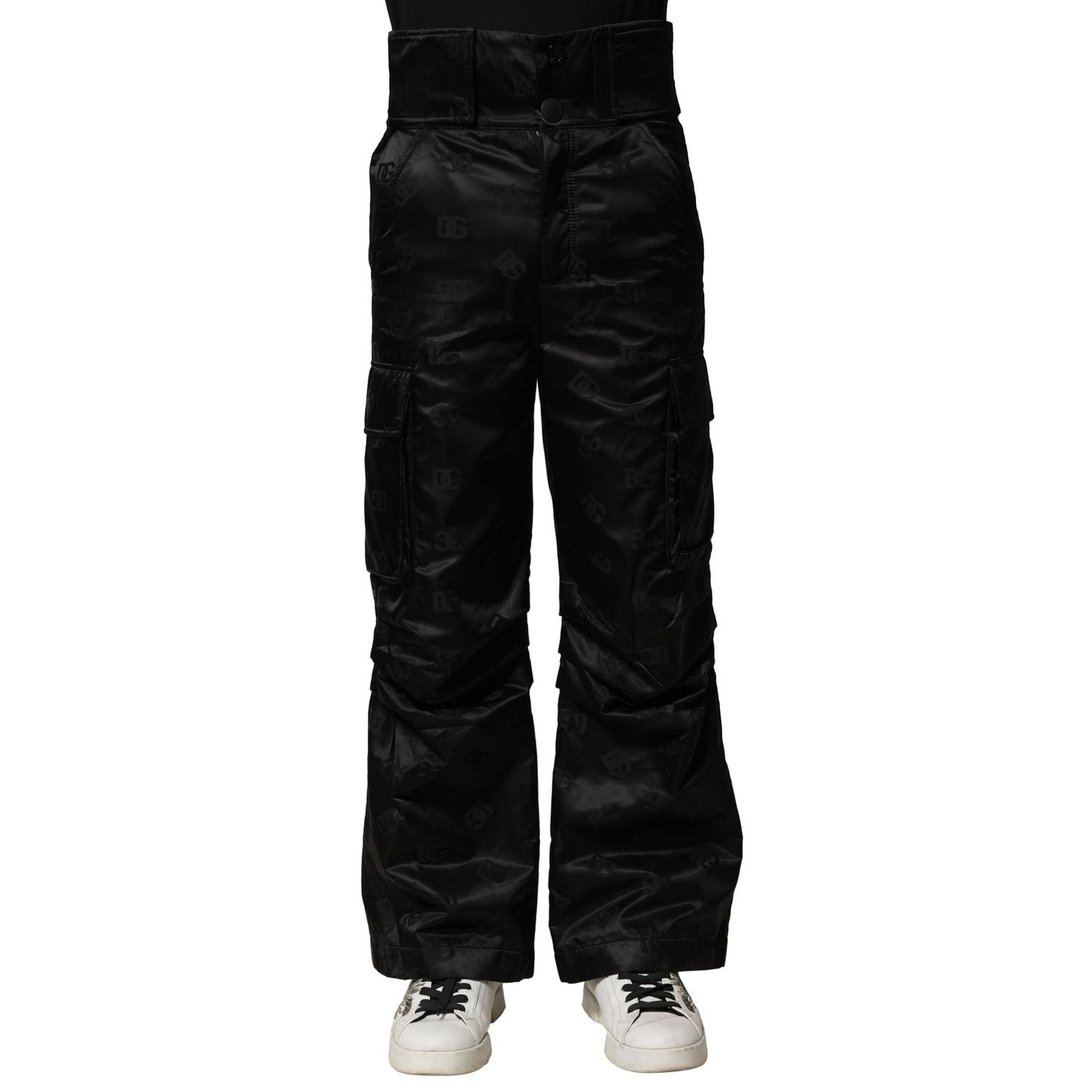 Front view with bag zipped and handles upright.