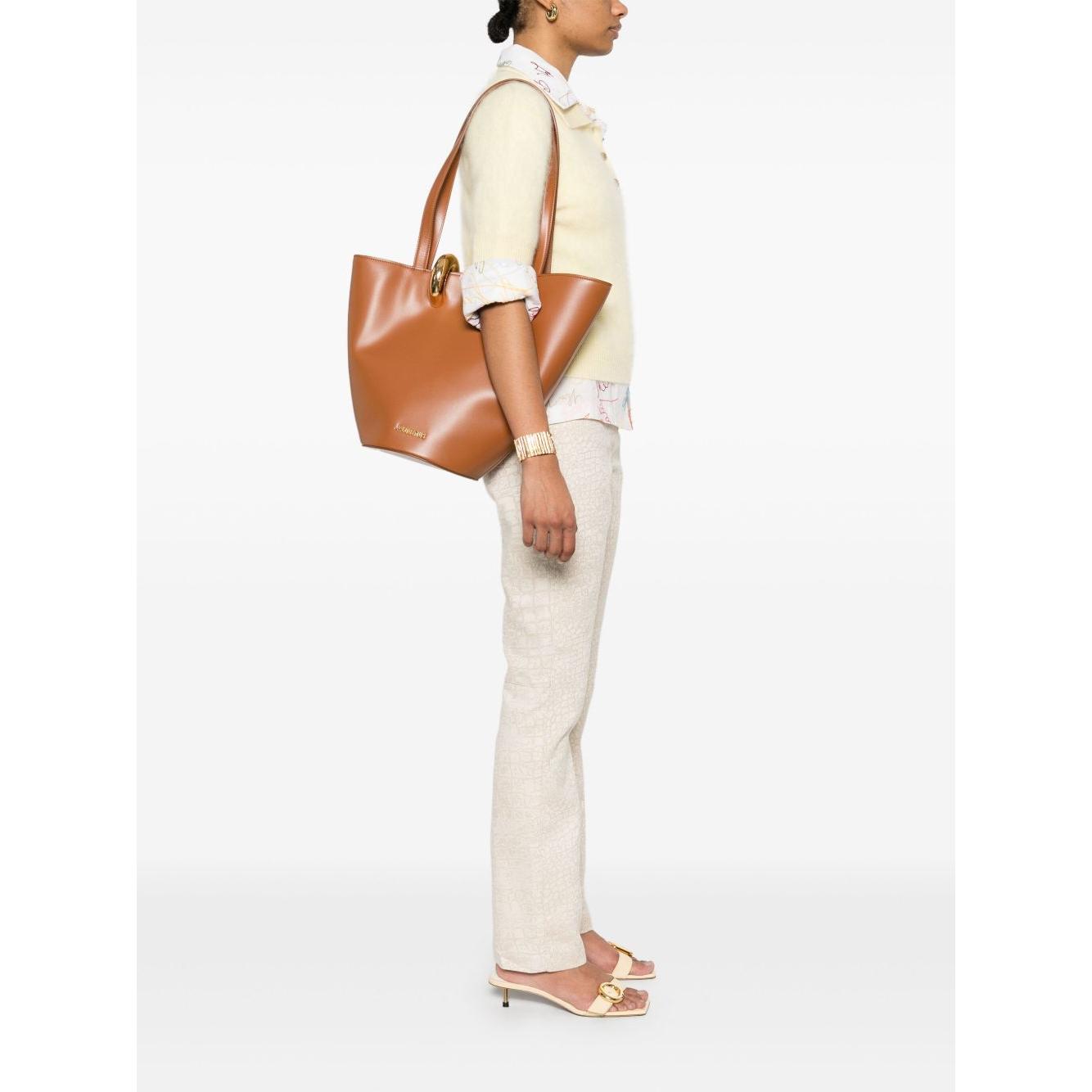 Front view with bag zipped and handles upright.